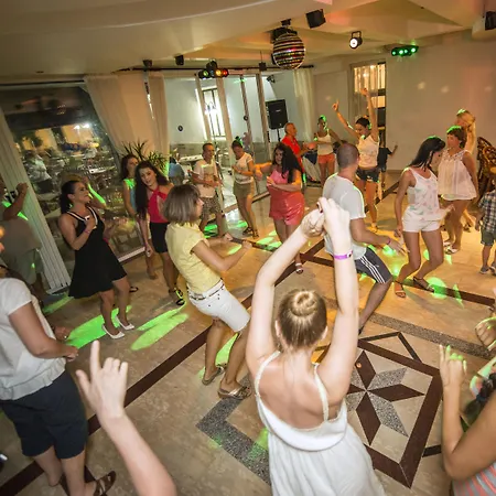 阿尔维达酒店 Paphos