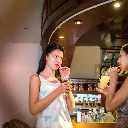 阿尔维达酒店 Paphos